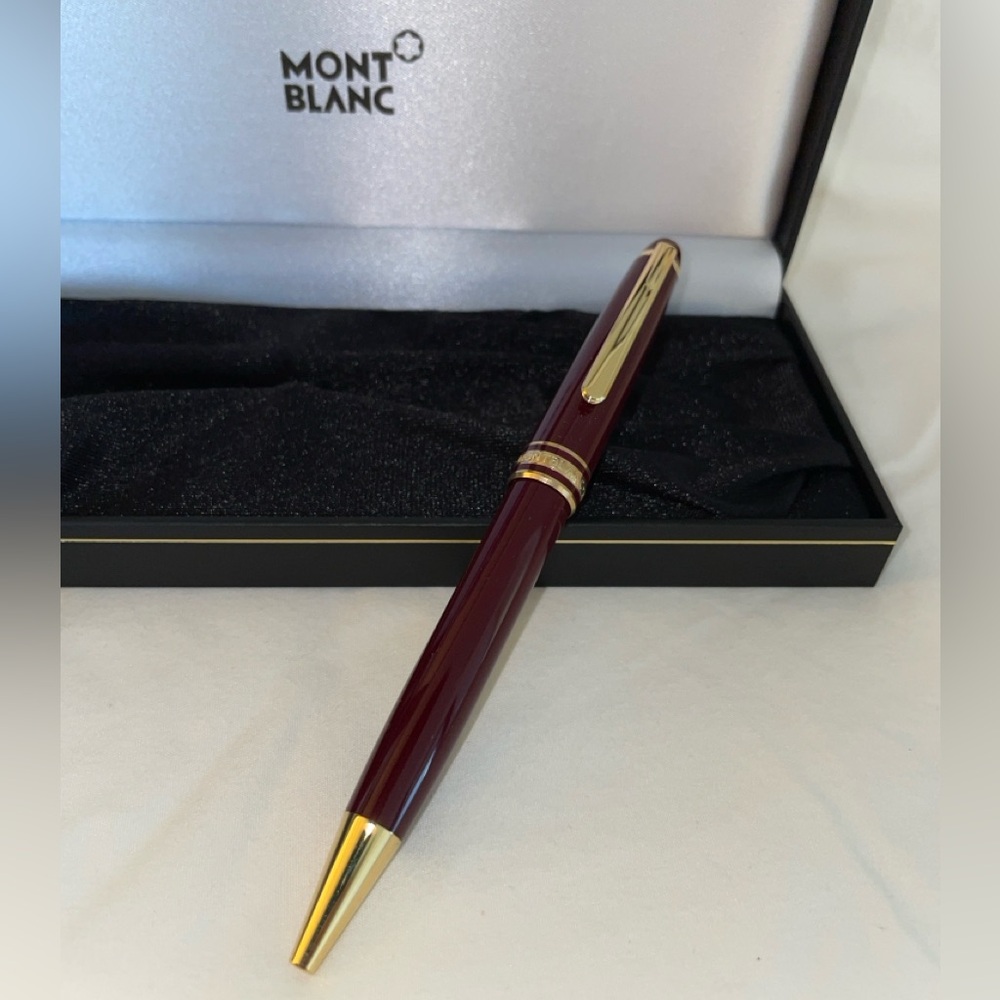 90’s Vintage Montblanc Maroon with Gold Trim Pen